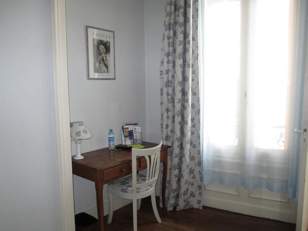 Hotel Arlequin Troyes Room photo